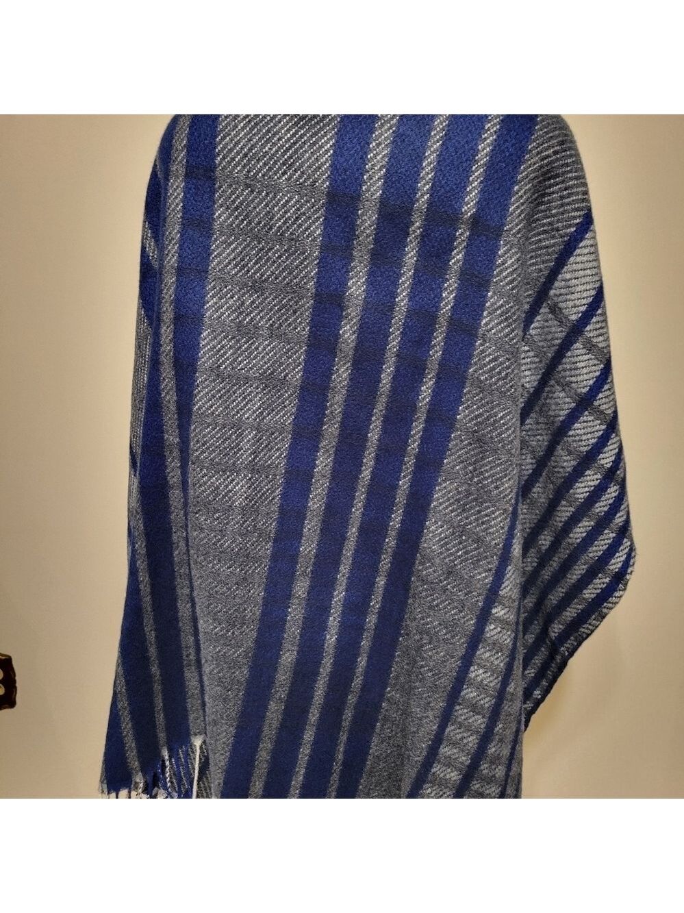 Woolrich Poncho Onesize Blue Shawl Rodeo Winter Farm Mountians Aztec - Picture 6 of 7